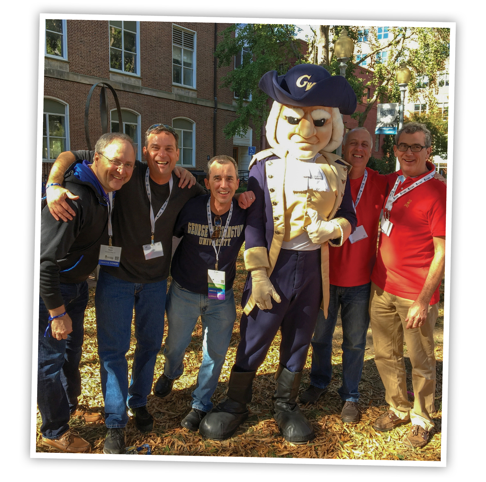 Thurston Alumni with the George mascot
