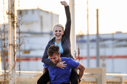 Navy Diver Competes on Blind Date Edition of Amazing Race