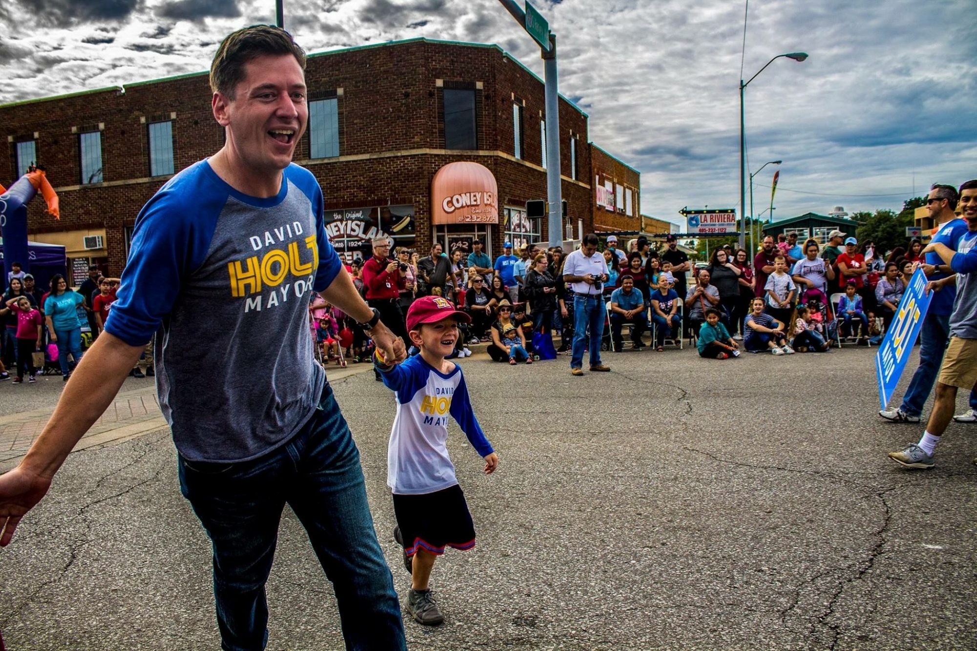 David Holt campaigns for mayor with his son George in 2017