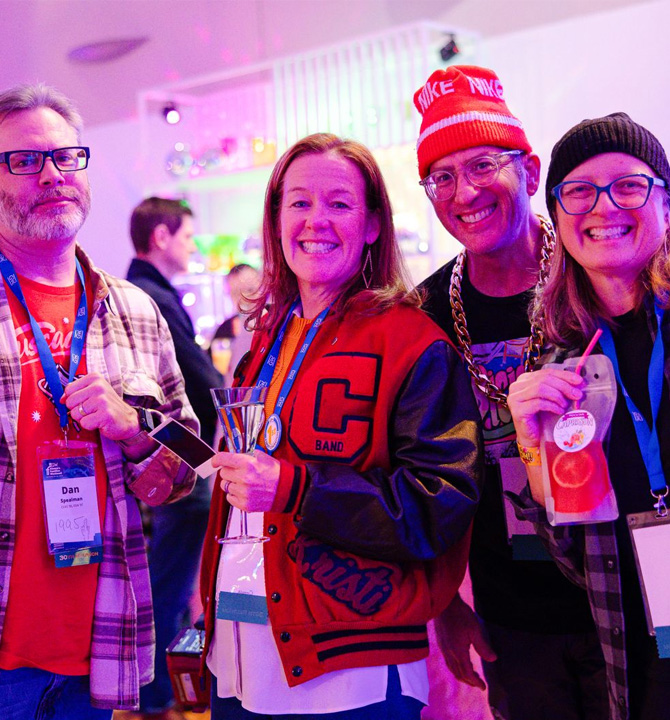 A group of alumni attending Alumni and Families Weekend